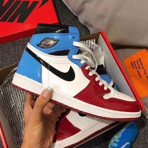 Air Jordan mid 1